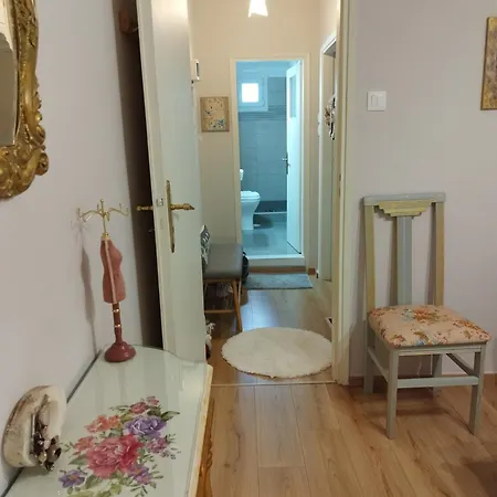 Mary's Dreamy Maisonette-volos, Peaceful Area Ferienhaus