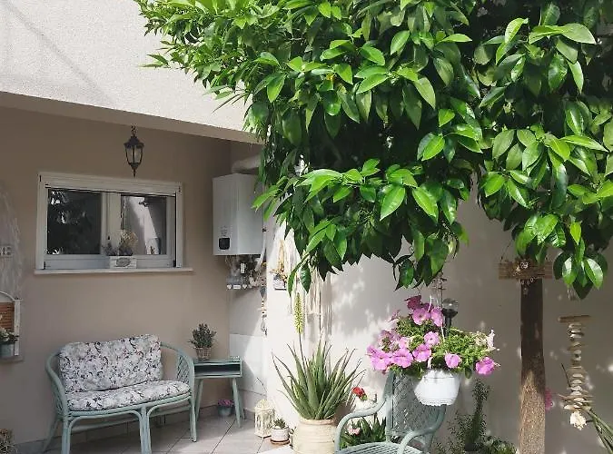 Mary's Dreamy Maisonette *