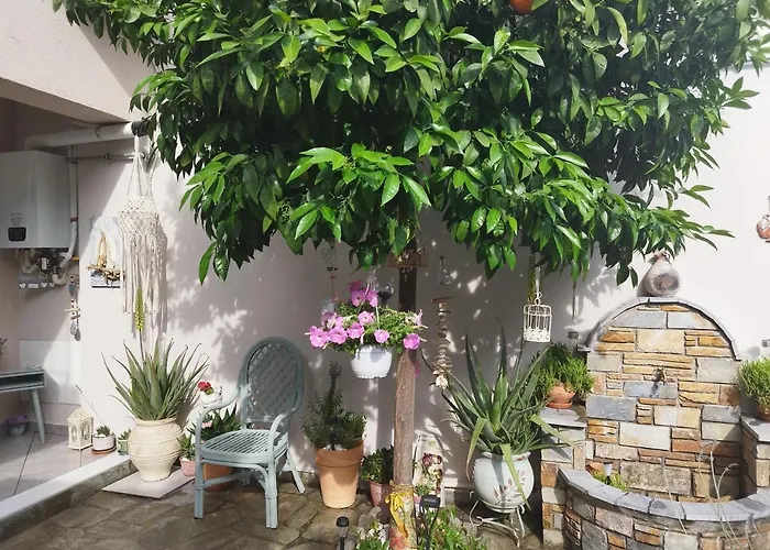 Mary's Dreamy Maisonette *